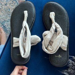 Sanuk yoga mat sandals
